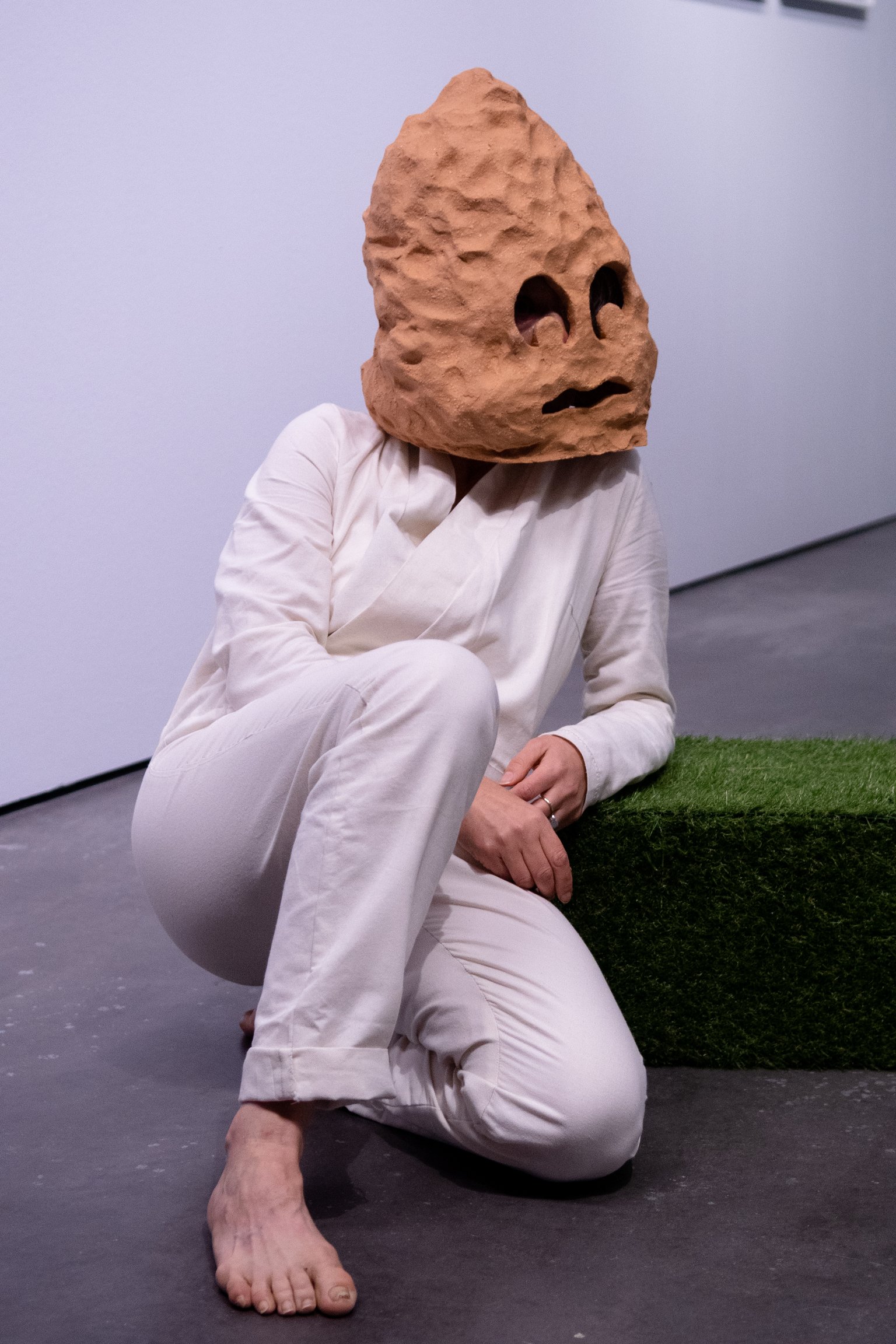 Bewegte Teile (feed the microbes) by Johanna Wagner, Performers: Klaut, Charlotte Bell; photos: Xavier Kat