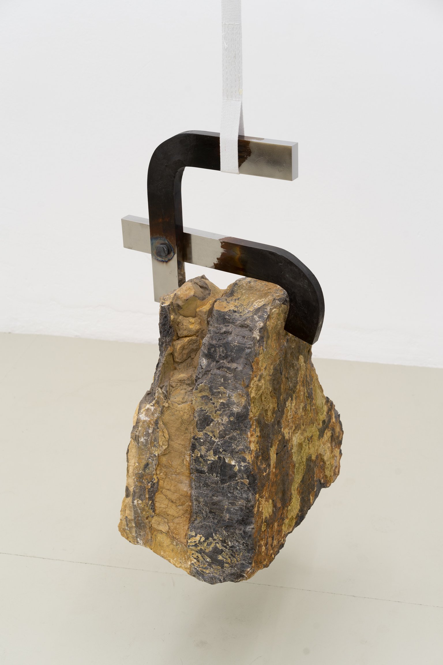 Abschied von der Erde (Schwarz) by Nino Maaskola, 2023, steel, linseed oil, black stone, sling
