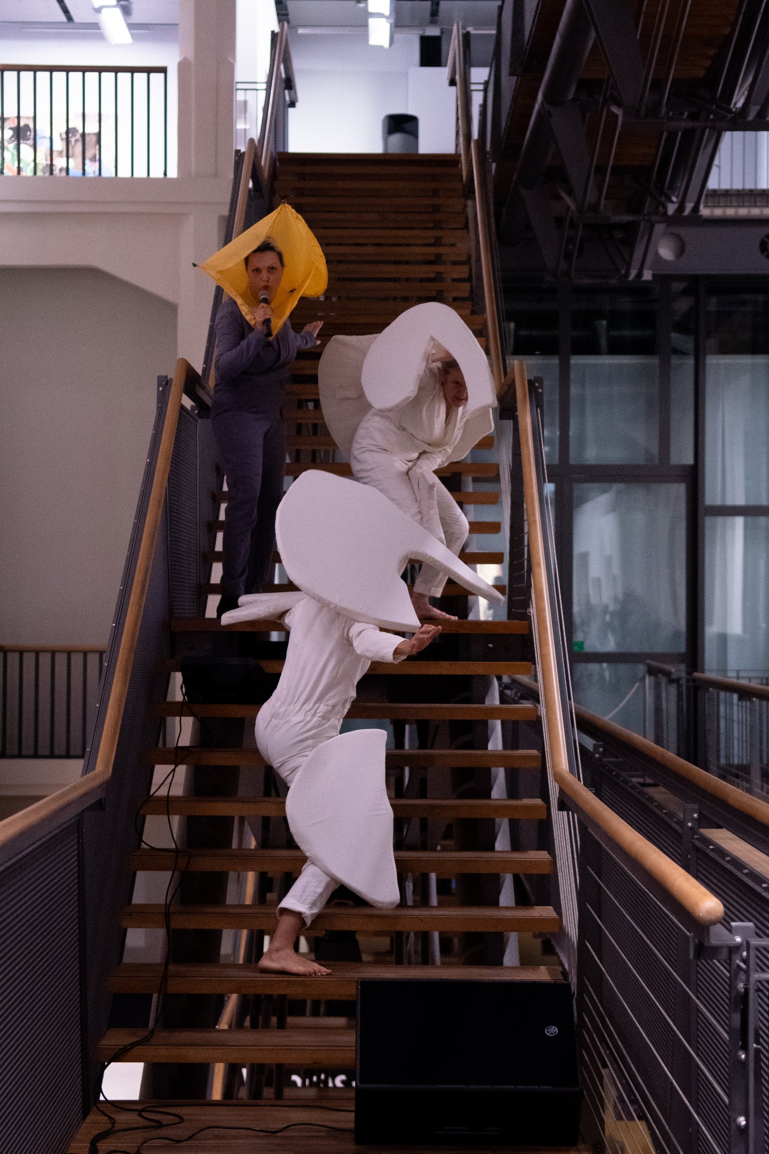 Bewegte Teile (Oenothera) by Johanna Wagner, 2022, Performers: Klaut, Charlotte Bell; photos: Xavier Kat