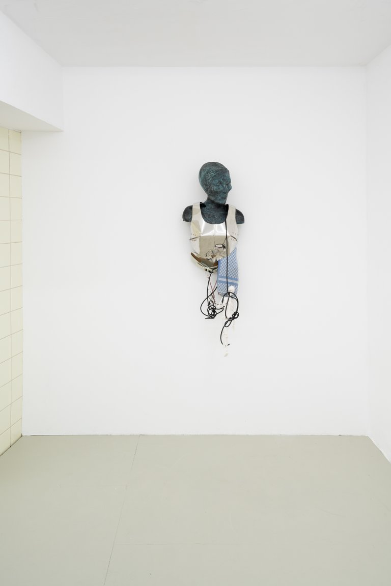 installation view, Magdalena Frauenberg, Marienetta Strozzi 1, 2024, Shellbreak