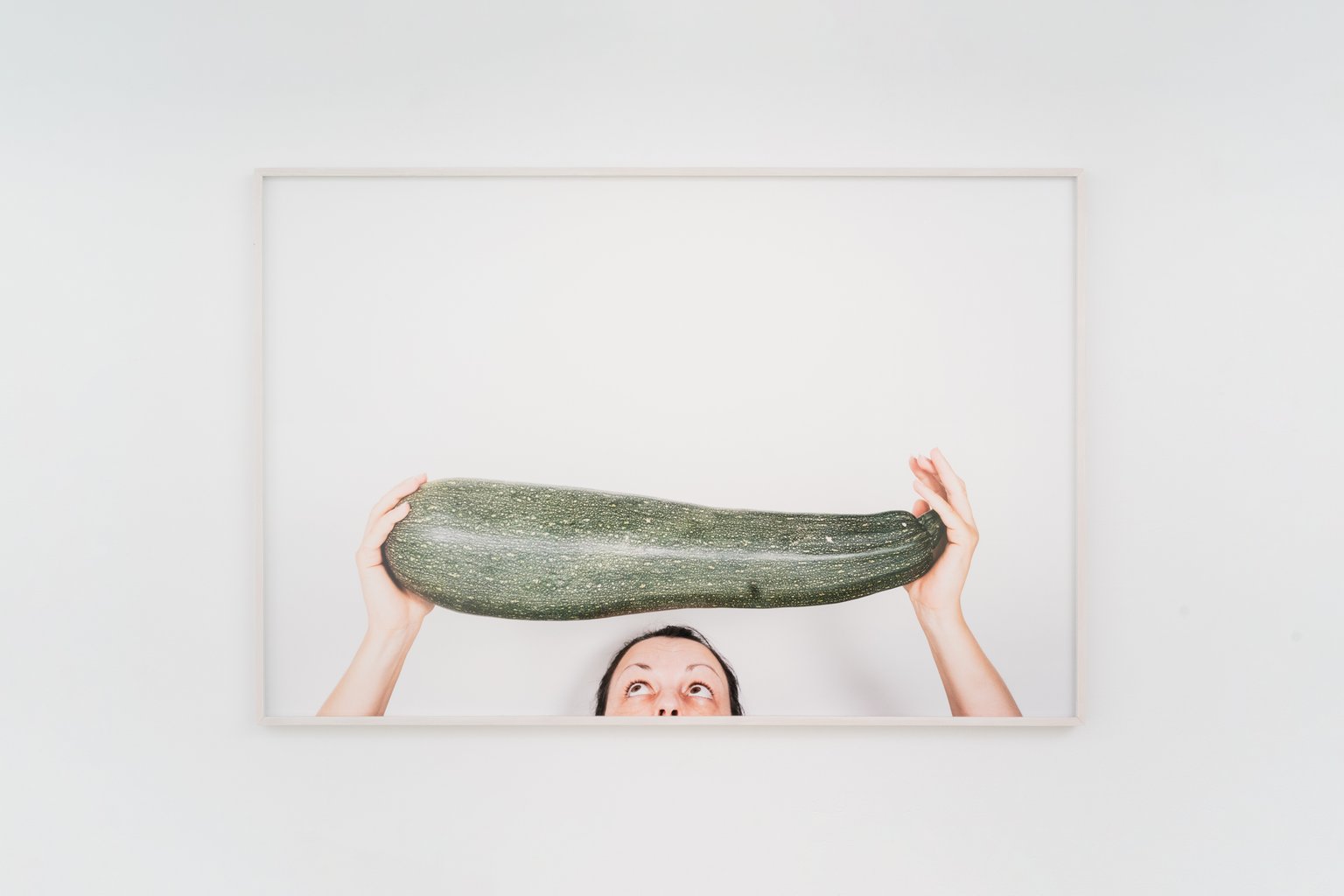 Zucchini (Kopfstück) by Johanna Wagner, 2025, print on Hahnemühle Baryta, artist frame