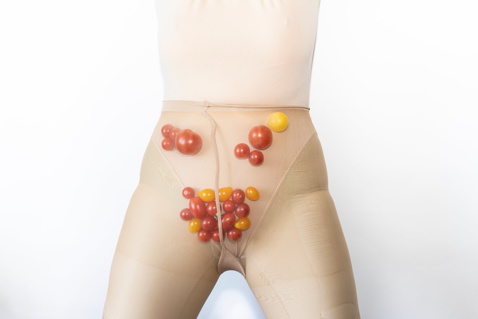Tomate by Johanna Wagner, 2022, print on Hahnemühle Baryta
