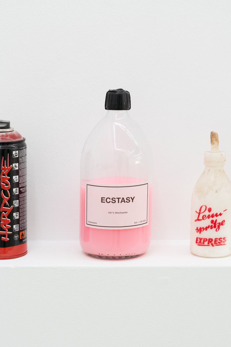 1 L Schramm (Ecstasy) by Lena Schramm, 2025, BOTTLE, LIQUID, STRIPPING, SEALING WAX
