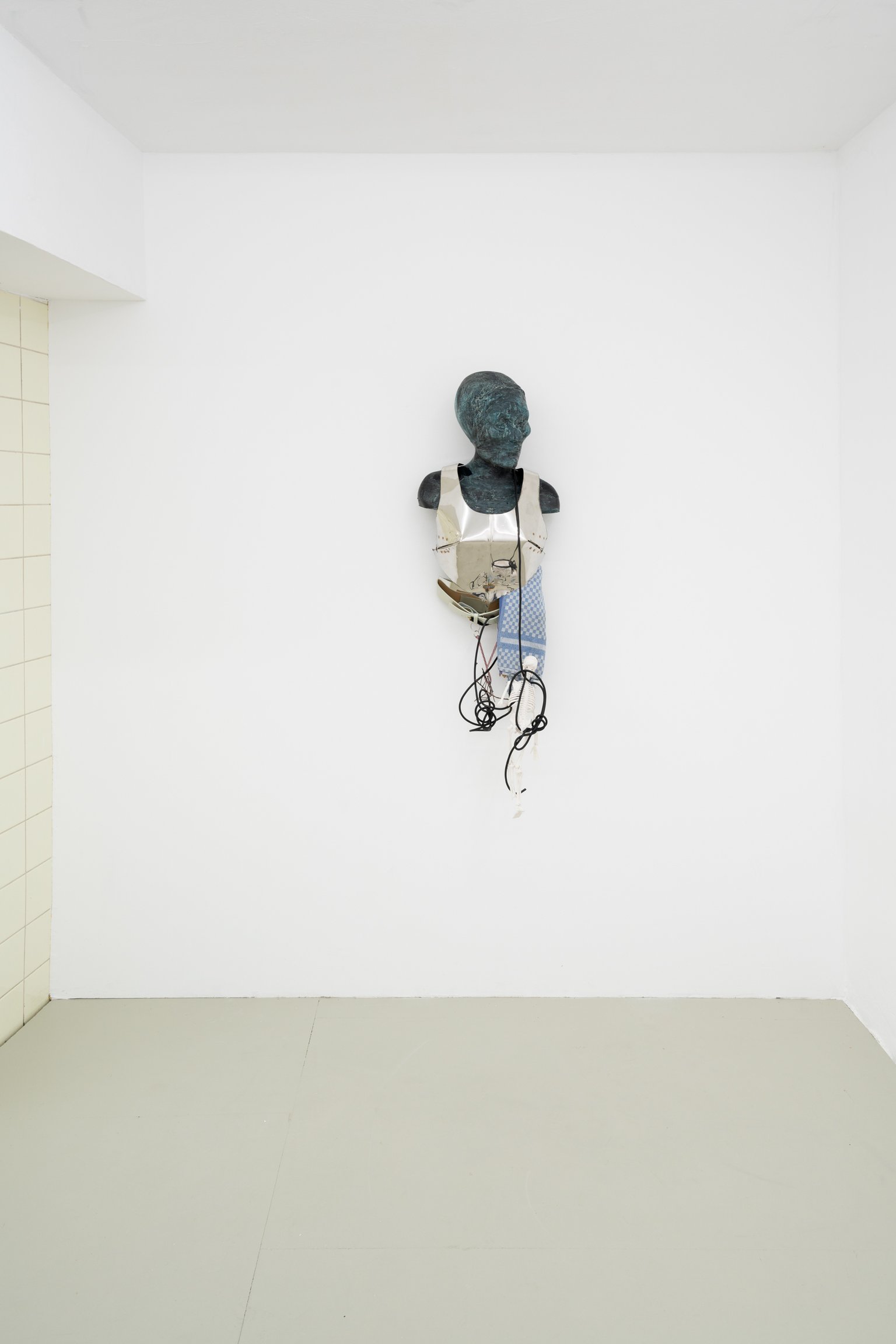 installation view, Magdalena Frauenberg, Marienetta Strozzi 1, 2024, Shellbreak
